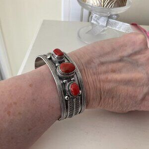 Vintage ornate 925 sterling and 3 cabochon coral stones